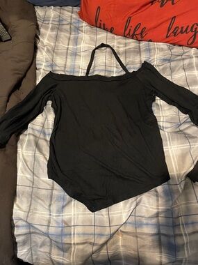 Black Off-Shoulder Long Sleeve Tee